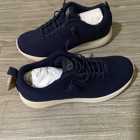 Blue Low-Top Sneakers with White Sole - Picture 2 of 7